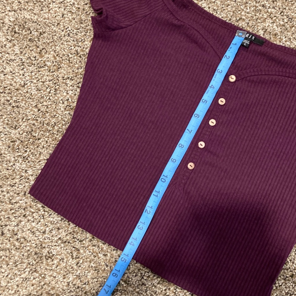 iris Plum Ribbed Off-Shoulder Button Crop Top - Picture 5 of 8